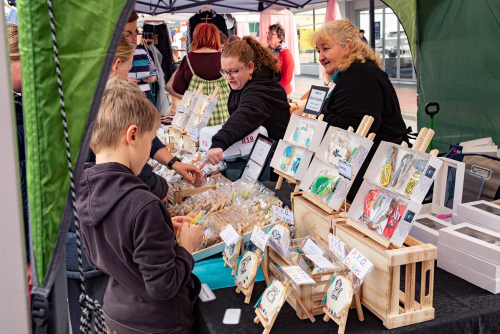 Food stalls and markets