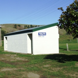 Coronation Park Toilets, Waipawa - Coronation Park toilets are situated in Coronation Park at the end of Ruataniwha St, Waipawa